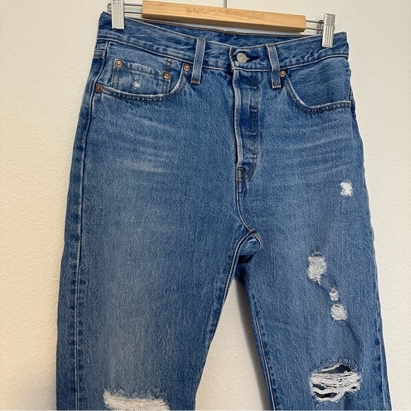 Levi’s 501 High Waisted Denim Jeans Distressed Front Women’s Size 27 - Picture 3 of 12